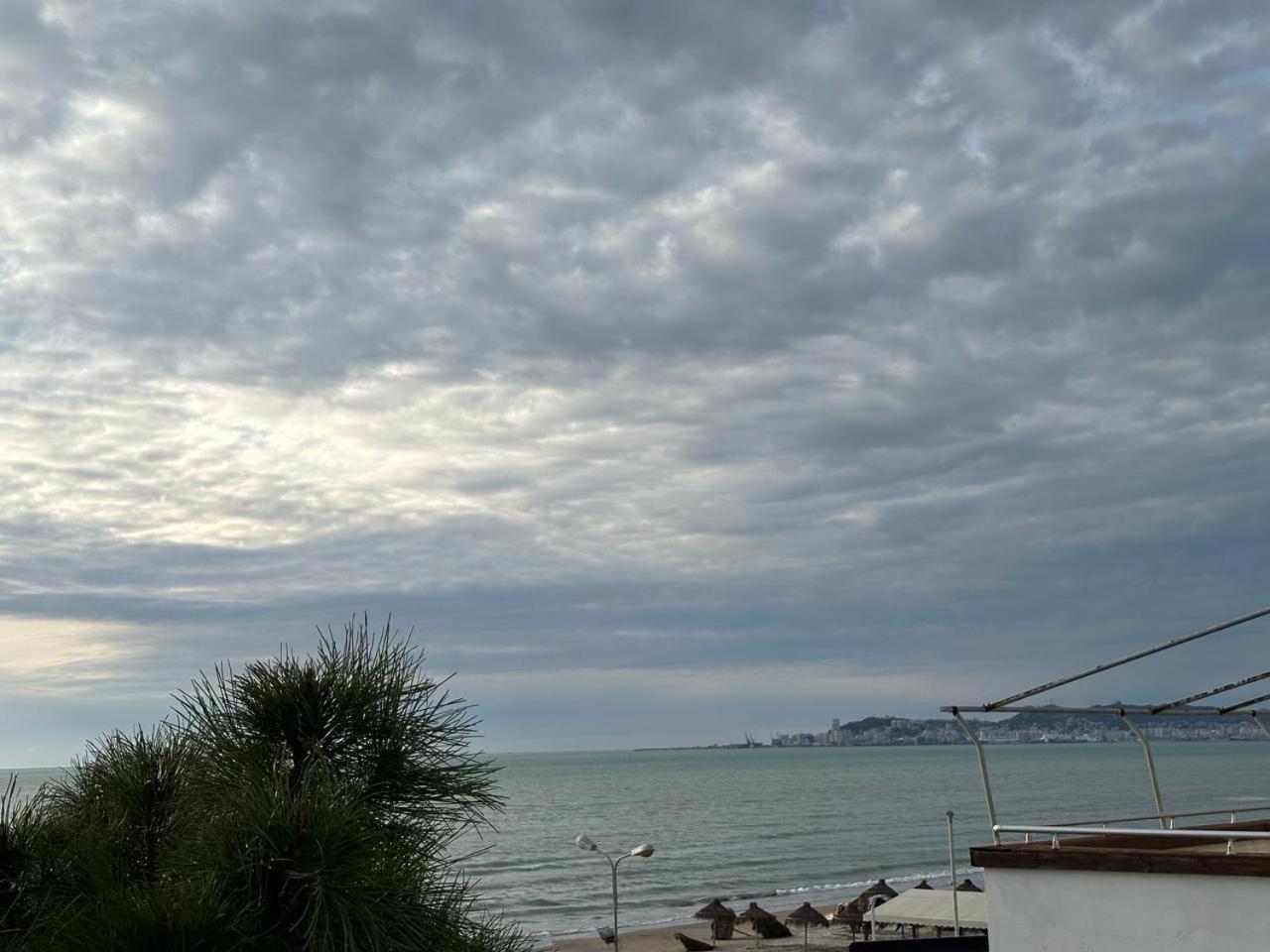 Sunset Sea View - Beachfront Balcony - Ac - Wifi Apartman Durrës Kültér fotó